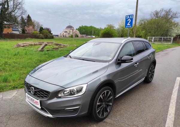 Volvo V60 Cross Country cena 69900 przebieg: 191000, rok produkcji 2017 z Płock małe 254